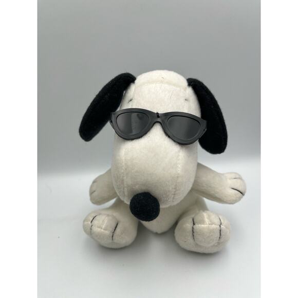 PEANUTS Snoopy Dog Soft Plush Stuffed Toy New Tag MetLife - Picture 1 of 4
